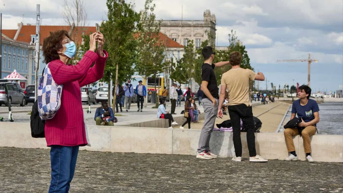 Mais 18 mortes e 1094 novos casos de Covid-19 em Portugal. Rt sobe para 0,93