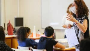 Costa promete vacinação dos jovens com mais de 12 anos até ao início do ano letivo