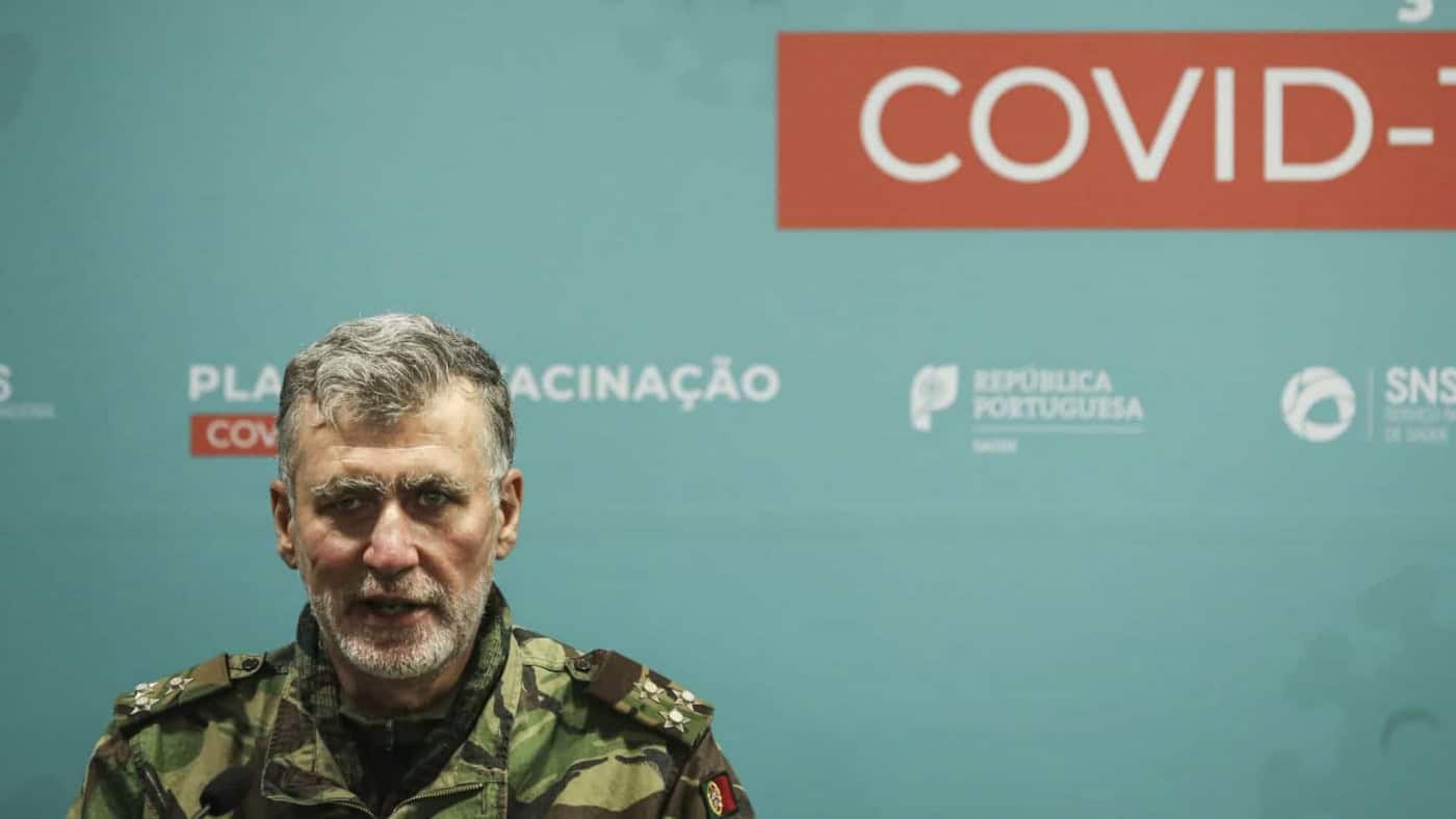 Gouveia e Melo visita hoje centro de vacinação de Braga