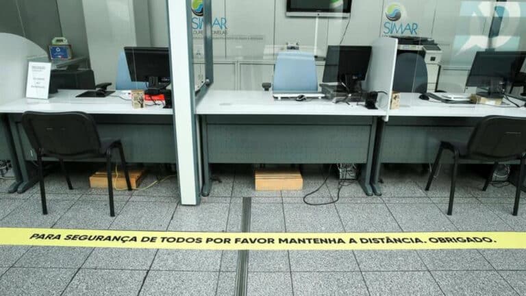 Governo clarifica que teletrabalho é incompatível com atendimento ao público&nbsp;