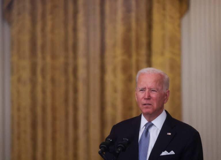 Afeganistão. Joe Biden ameaça talibã com "força devastadora se necessário"