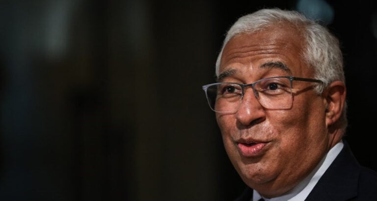 Costa admite baixa de IRS para classe média e aumento "significativo" do abono de família