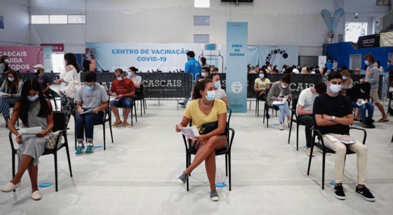 Covid-19. Vacinação dos 12 aos 15 anos começa com 110 mil agendamentos&nbsp;