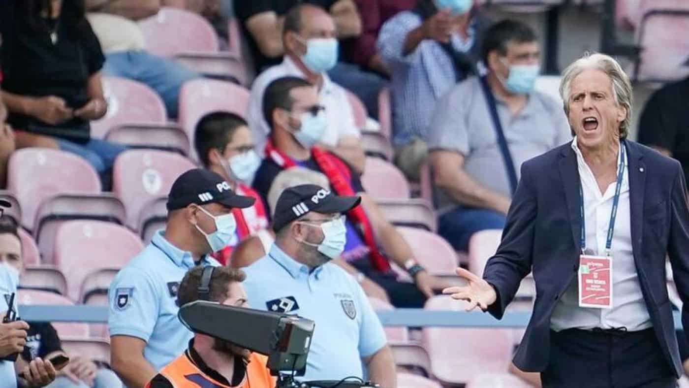 Benfica com menos um garante passagem à fase de grupos da Champions