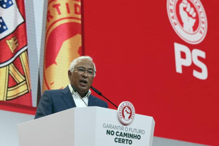 Costa promete mais lugares nas creches e alargamento de abonos para as famílias