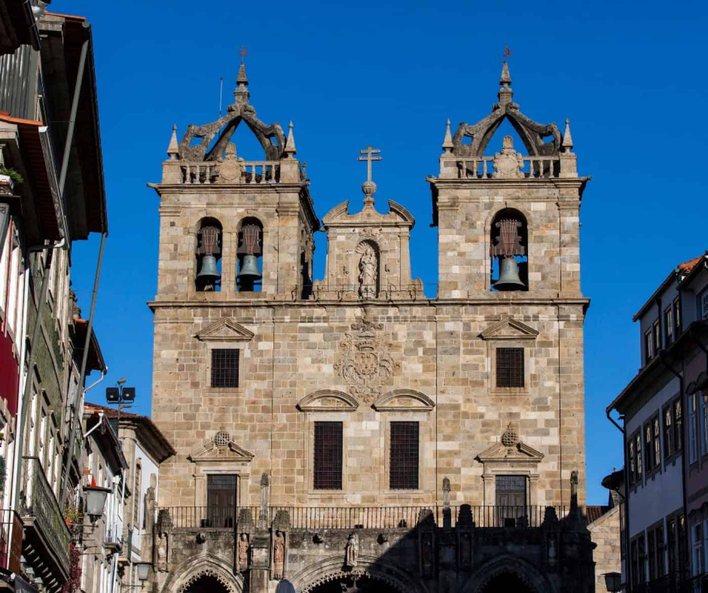 Verão em Braga com turistas portugueses, espanhóis e franceses