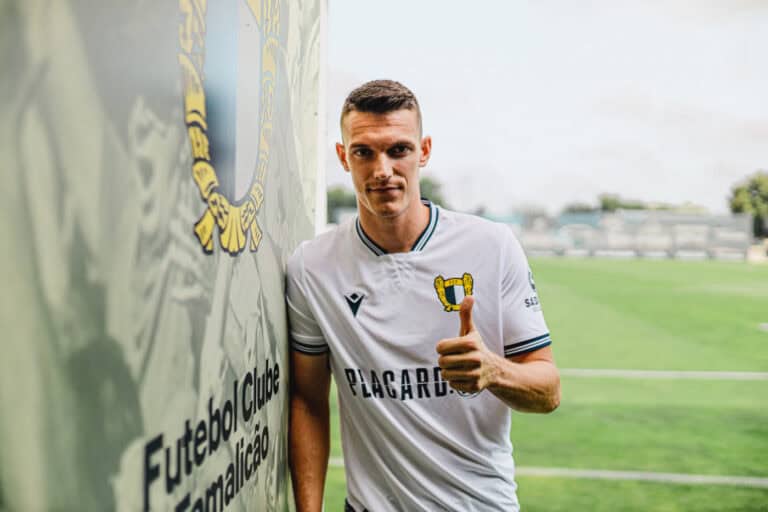 FC Famalicão oficializa chegada de Adrián Marín