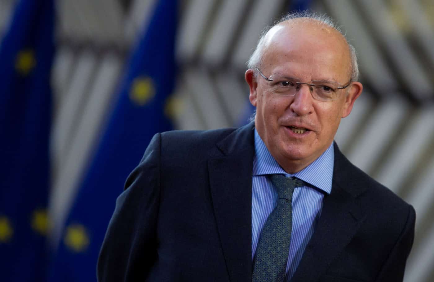 Santos Silva diz que Governo vai garantir visto para mãe e irmã de afegão em greve de fome