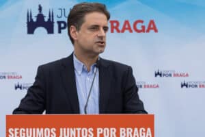 Vídeo no centro de vacinação e outdoors “Continuamos a melhorar Braga” valem multa da CNE&nbsp;