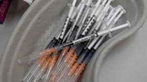 Vacinas de mRNA conferem “proteção substancial” dos idosos&nbsp;