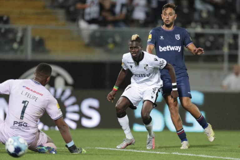 Vitória SC e Belenenses SAD empatam com vimaranenses em inferioridade