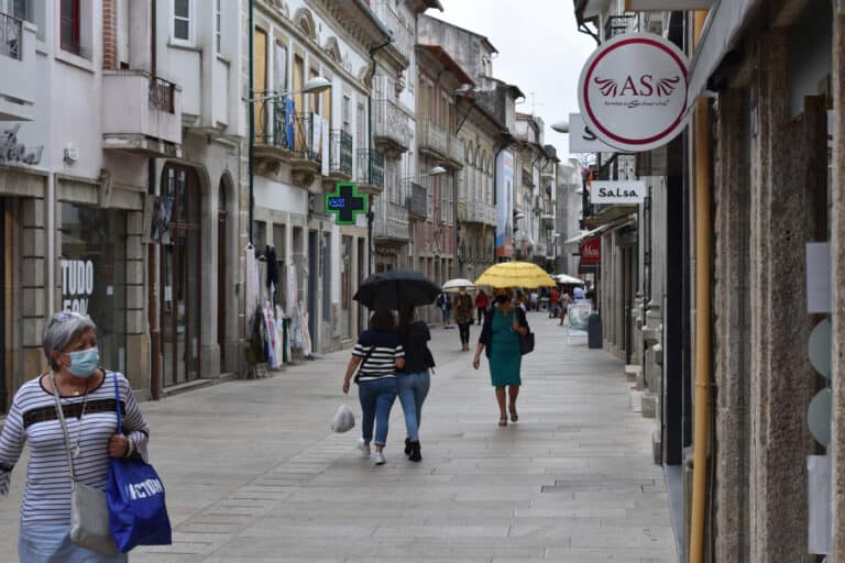 Covid-19: Internamentos baixam para números de há dois meses