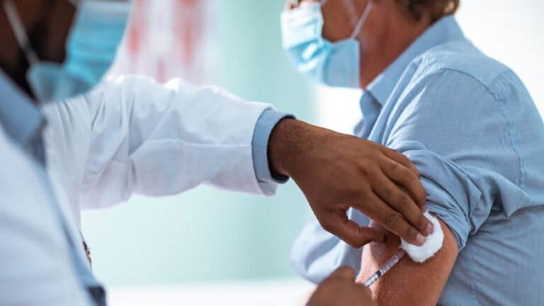 Presidente da República diz que taxa de vacinação em Portugal "é invejável" na UE