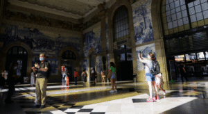 Covid-19. Internados voltam a diminuir