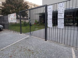 EB1 de Santa Tecla fechada a cadeado