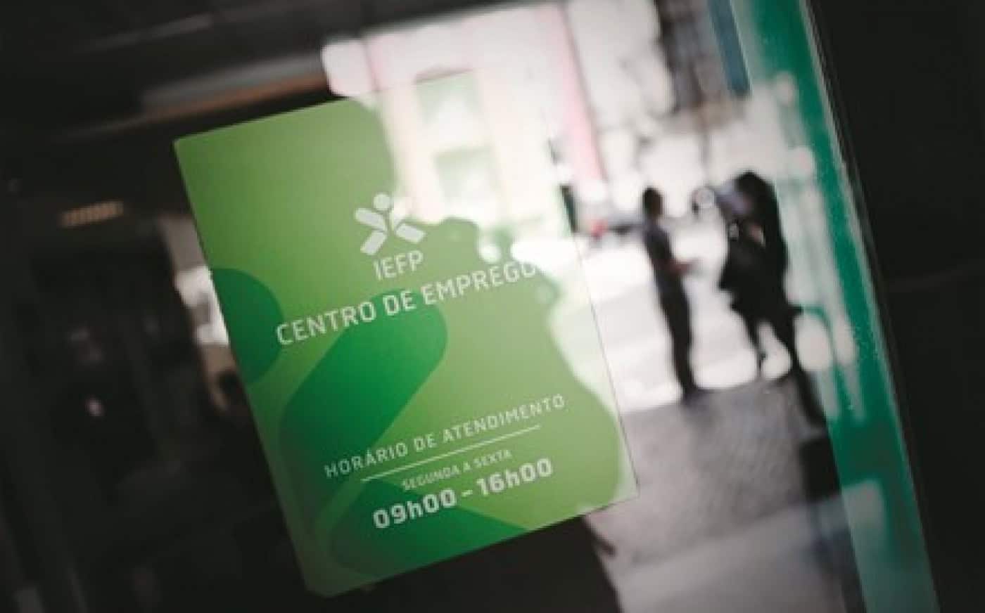 Taxa de desemprego cai para os 6,4% em agosto