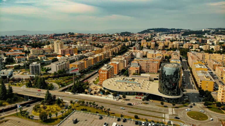 Norte bate mínimos no desemprego e máximos nos salários