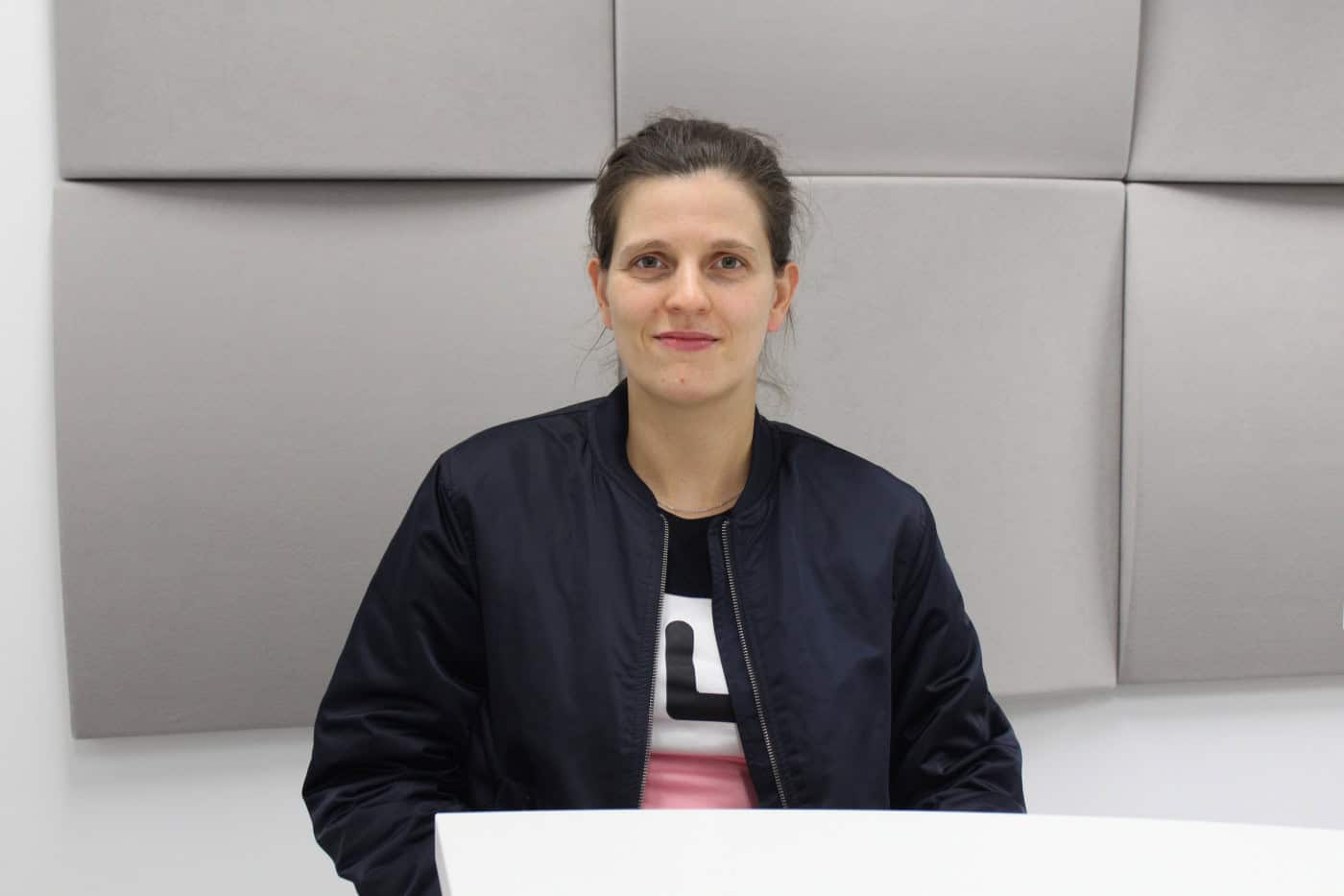 Alumna da UMinho desenvolve t-shirt que atenua sintomas da menopausa