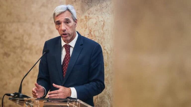 Ministro da Defesa chamado ao Parlamento por polémica com CEMA&nbsp;