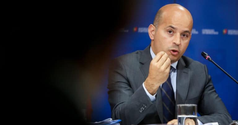 Ministro das Finanças admite um aumento do salário mínimo superior a 30 euros&nbsp;