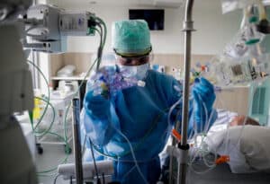 Covid-19. Incidência por 100 mil habitantes e risco de transmissibilidade sobem