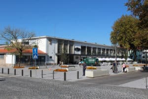 Contratos de trabalhos a mais no mercado municipal de Braga declarados ilegais. CMB recorre