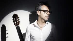 Guitarrista Manuel de Oliveira apresenta 'Entre-Lugar' no Theatro Circo