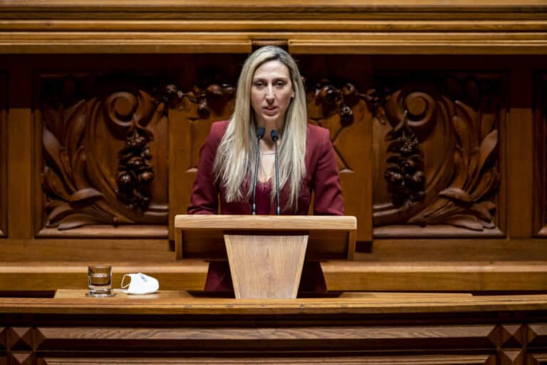 Deputada Cristina Rodrigues abstém-se na votação na generalidade do OE 2022