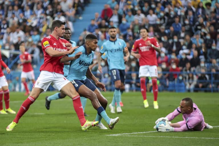 Benfica vence em Vizela com golo aos 98 minutos
