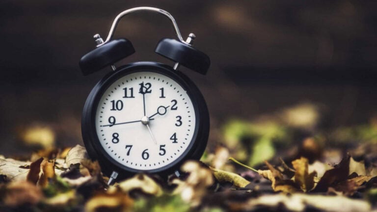 Relógios atrasam uma hora no domingo&nbsp;