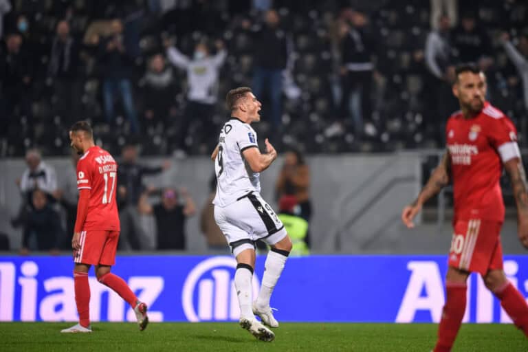 Benfica empata em Guimarães e fica em boa posição de seguir na Taça da Liga