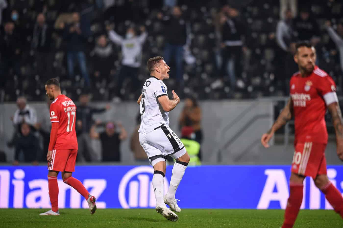 Benfica empata em Guimarães e fica em boa posição de seguir na Taça da Liga