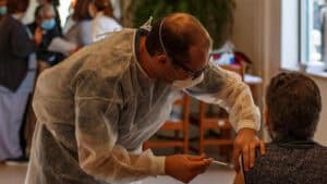 Lares de Braga com vacinação contra a covid-19 e gripe concluída