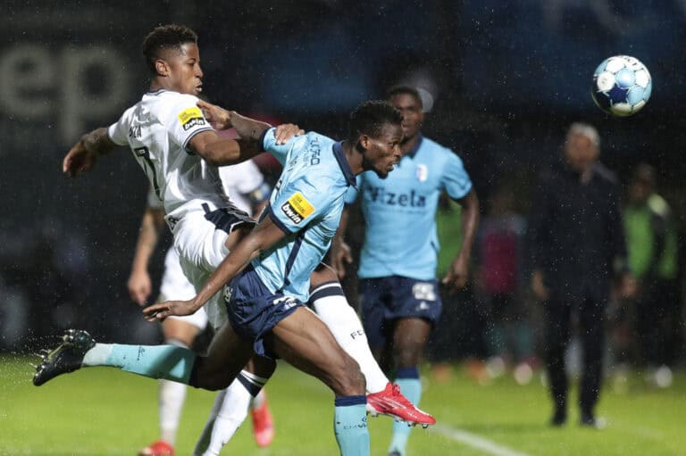 Golo nos descontos garante empate ao Famalicão na receção ao Vizela