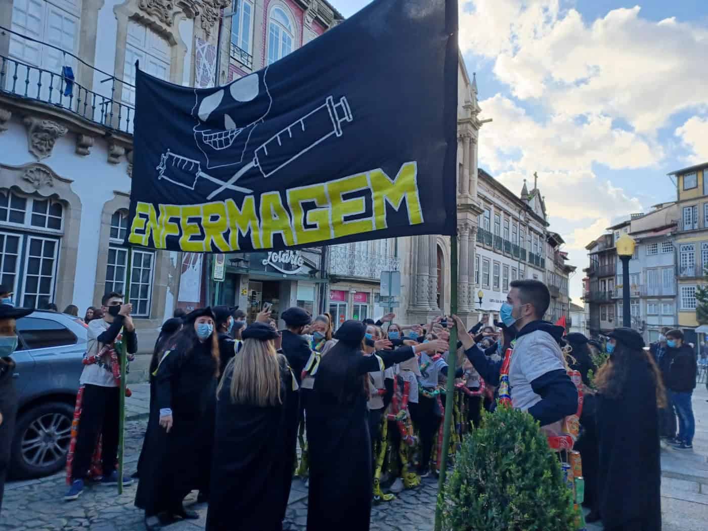 Latada condiciona trânsito no centro de Guimarães