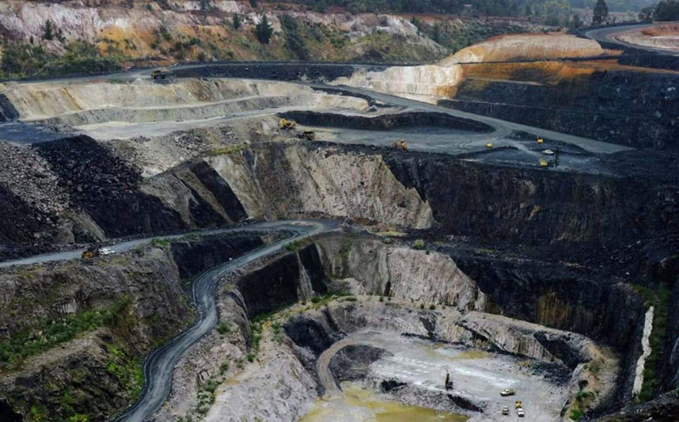 Governo assina num só dia 14 contratos de exploração de minerais