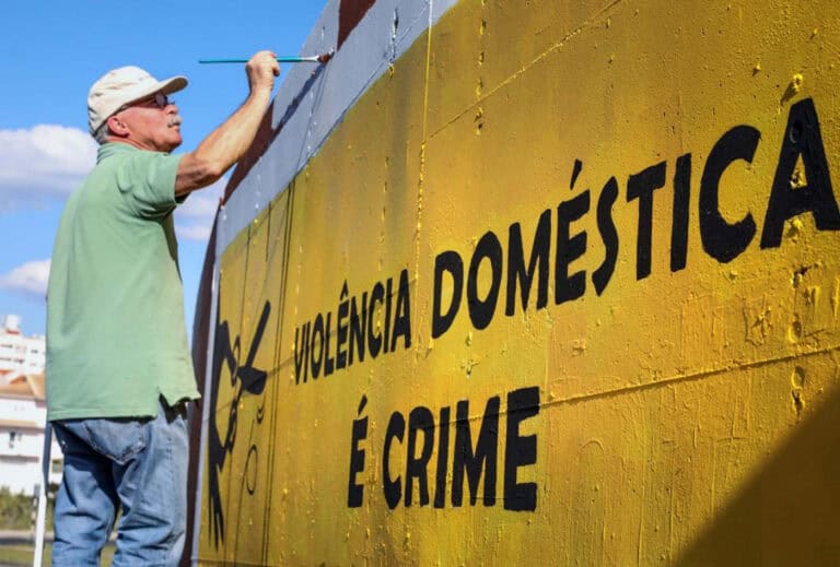 Governo lança campanha contra a "pandemia permanente" da violência doméstica