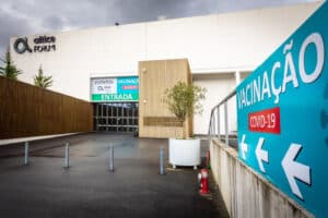 BE alerta para falta de condições nas filas de espera do centro de vacinação do Forum Braga