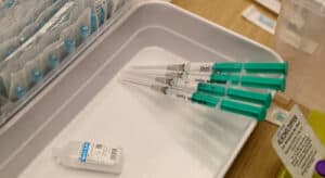 Enfermeiros denunciam. UE e Reino Unido "bloqueiam" patentes de vacinas&nbsp;