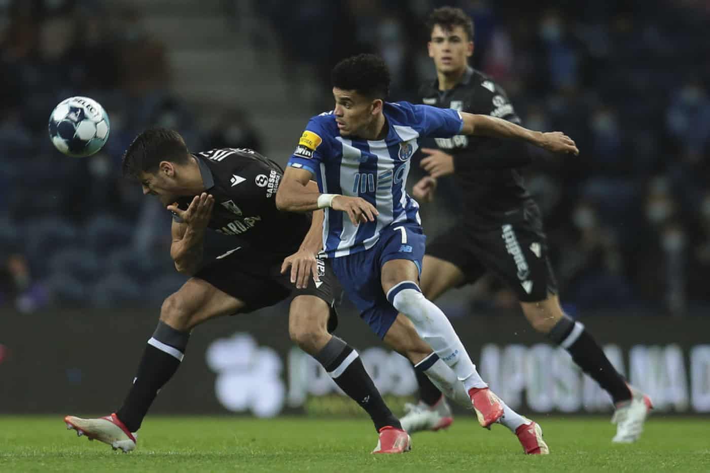 FC Porto vence Vitória de Guimarães e regressa à liderança