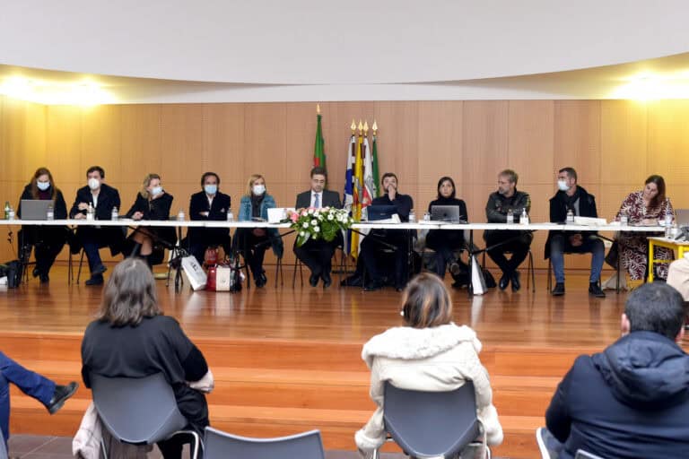 CMB baixa impostos e abdica de dois milhões de euros de receita