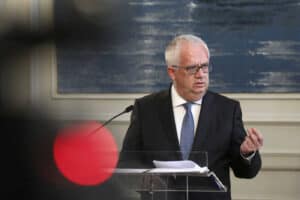 Ministro Eduardo Cabrita demite-se