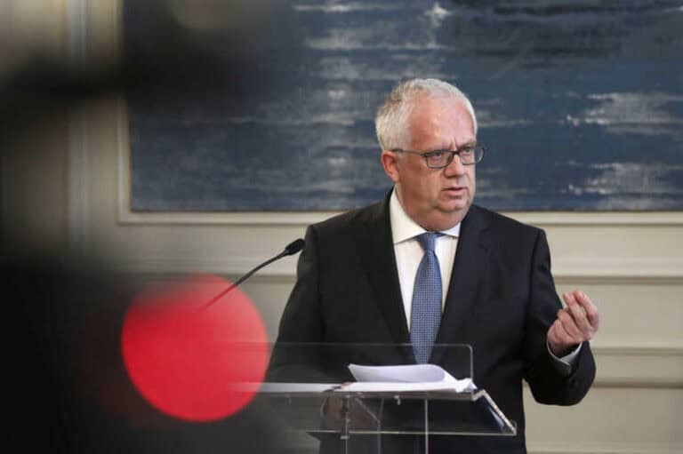 Ministro Eduardo Cabrita demite-se