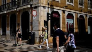 Portugal regista mais internamentos e 14 óbitos por Covid-19