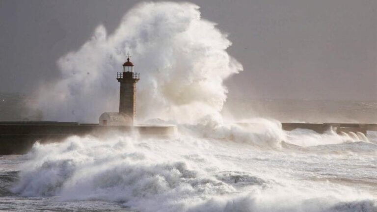 Braga é um dos sete distritos em alerta laranja devido à agitação marítima