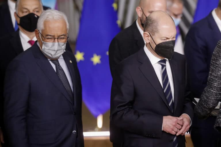 Olaf Scholz diz-se “absolutamente confiante” na reeleição de António Costa