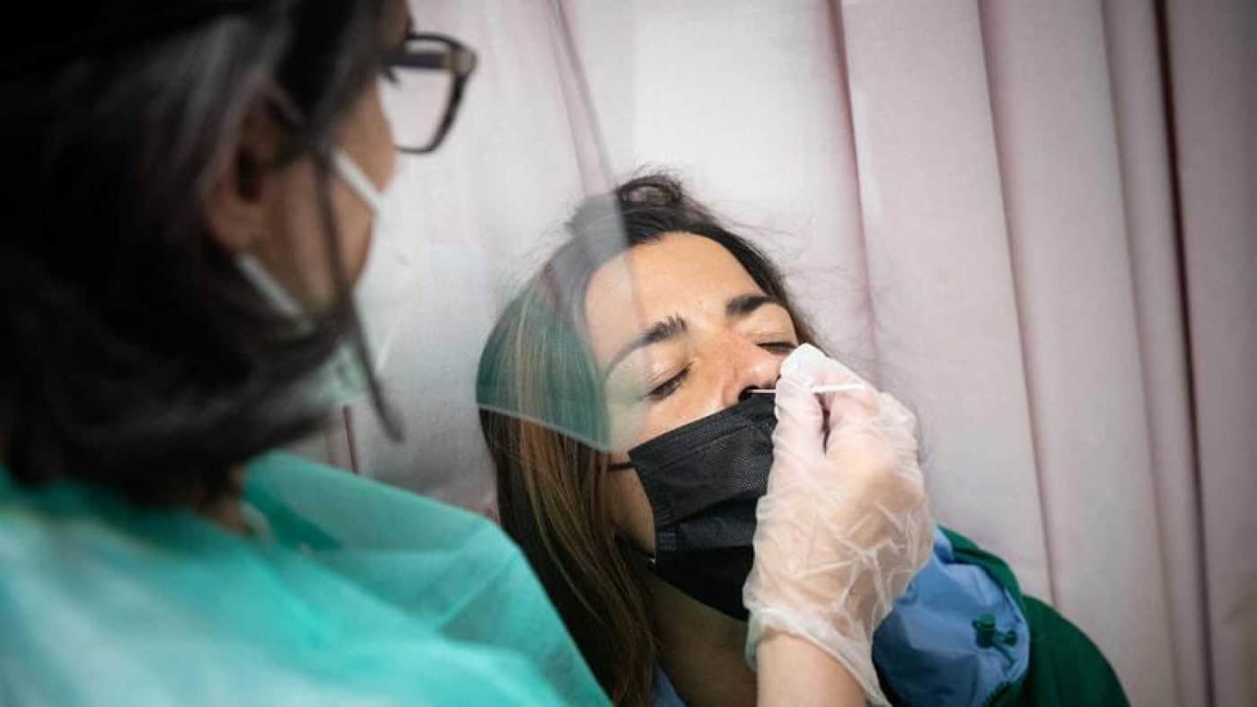 Governo vai aumentar testes gratuitos por pessoa