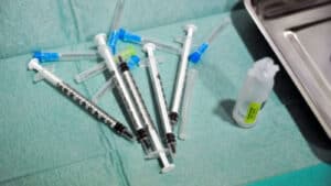 DGS recomenda dose de reforço a partir dos 18 anos e define prioridades