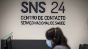 Linha SNS24 em rutura: há utentes que esperam horas para serem atendidos&nbsp;
