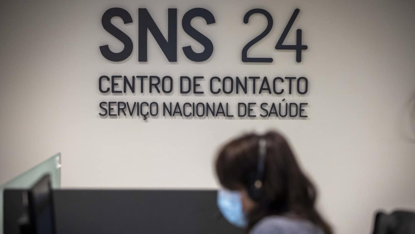 Linha SNS24 em rutura: há utentes que esperam horas para serem atendidos